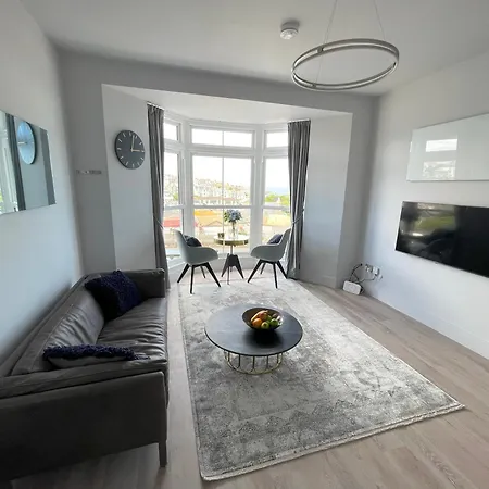 Henrys Apartment *